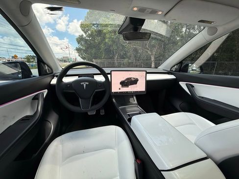 Used 2022 Tesla Model Y Performance AWD/4WD image 16