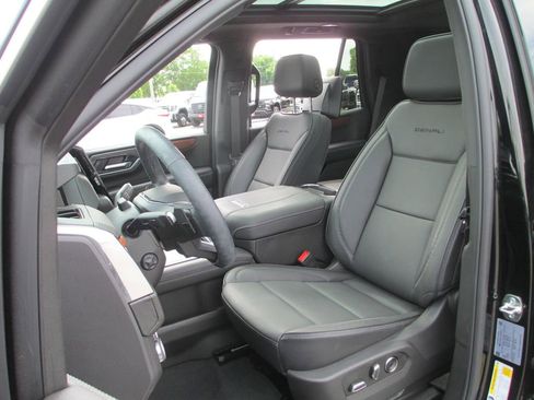 Used 2026 GMC Yukon Denali w/ Denali Reserve Package AWD/4WD image 22