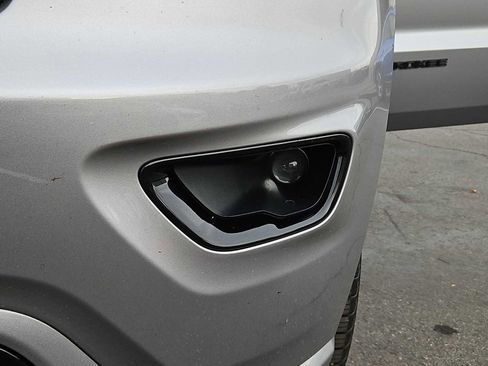 Used 2019 Jeep Grand Cherokee Altitude image 11