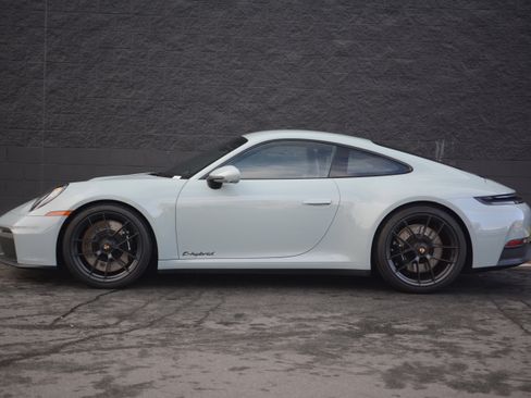 Certified 2025 Porsche 911 Carrera GTS image 2