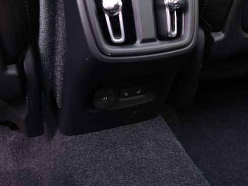 Certified 2025 Volvo XC40 B5 Plus w/ Protection Package Premier image 15