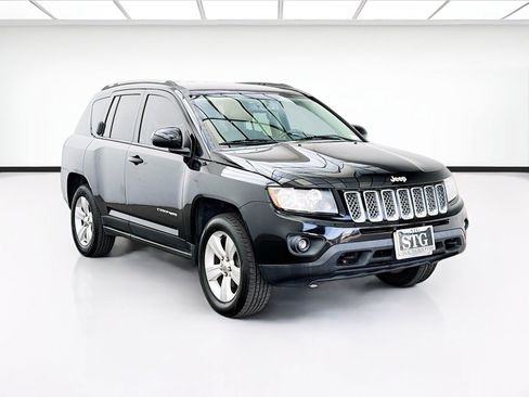 Used 2016 Jeep Compass Latitude w/ All Weather Capability Group AWD/4WD image 3