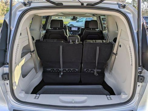 Used 2024 Chrysler Pacifica Limited FWD image 12