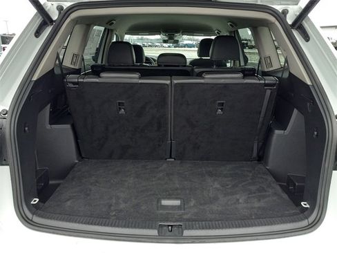Used 2025 Volkswagen Atlas SE image 11
