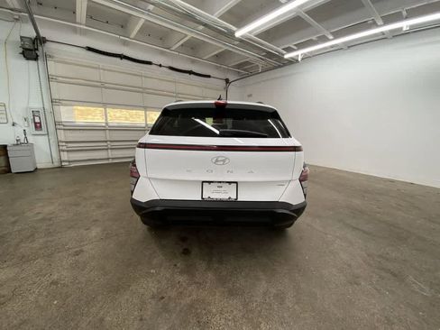 Used 2025 Hyundai Kona SEL image 5