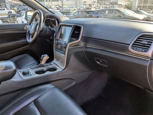 Used 2017 Jeep Grand Cherokee Limited image 28