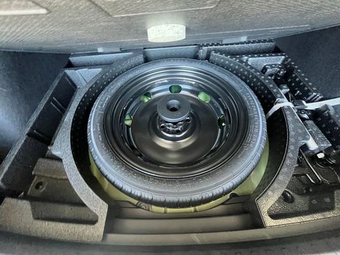 New 2025 Volkswagen Taos SE image 28