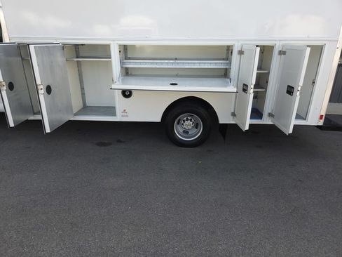 Used 2018 Chevrolet Express 3500 w/ Driver Convenience Package RWD image 4