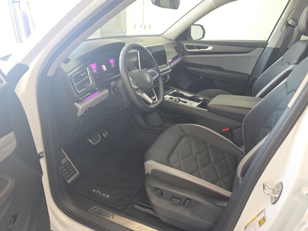 Certified 2024 Volkswagen Atlas Peak Edition SE AWD/4WD image 36