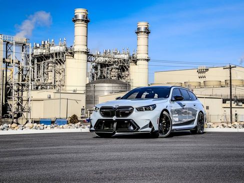 New 2026 BMW M5 Touring image 2