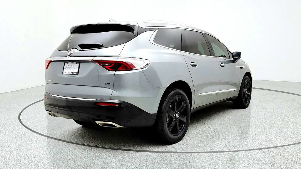 Used 2024 Buick Enclave Essence w/ Sport Touring Edition FWD image 5