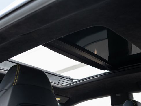 Used 2022 Lamborghini Urus AWD/4WD image 72