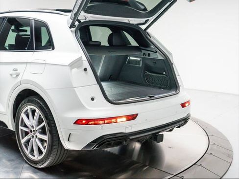 Used 2024 Audi Q5 e Premium Plus w/ Premium Plus Package AWD/4WD image 32