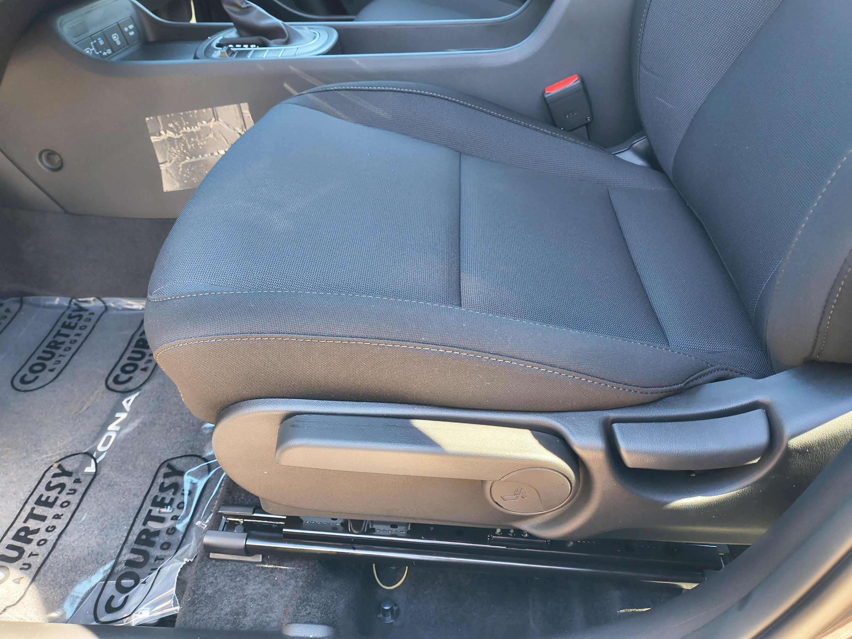 New 2027 Hyundai Kona SE FWD image 19