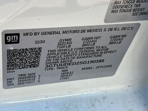 Used 2025 GMC Sierra 1500 SLT AWD/4WD image 36