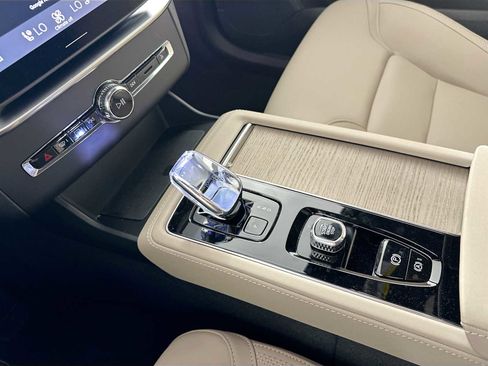 New 2025 Volvo XC90 B5 Plus w/ Protection Package Premier image 16