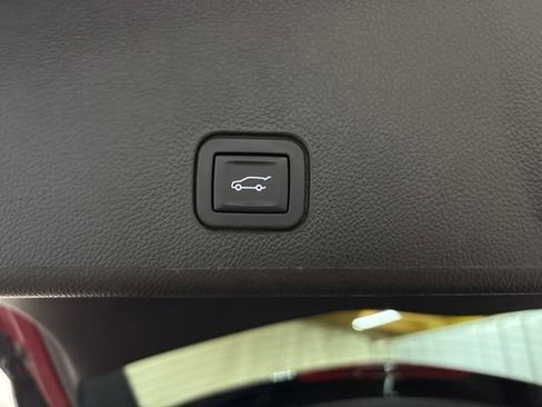Used 2015 Cadillac SRX Luxury w/ Driver Awareness Package FWD image 10