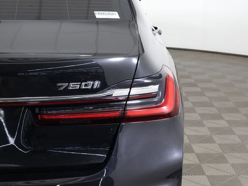 Used 2021 BMW 750i xDrive w/ M Sport Package AWD/4WD image 21