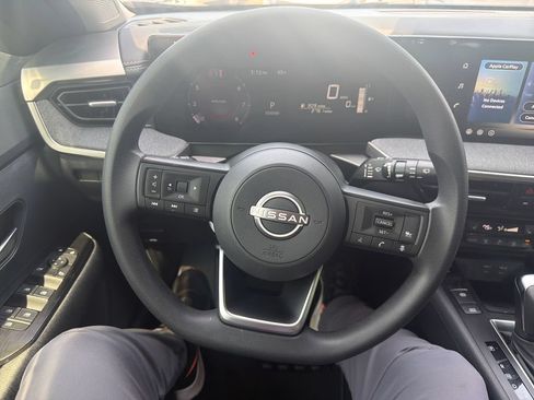 Used 2026 Nissan Kicks SV w/ SV Premium Package FWD image 15