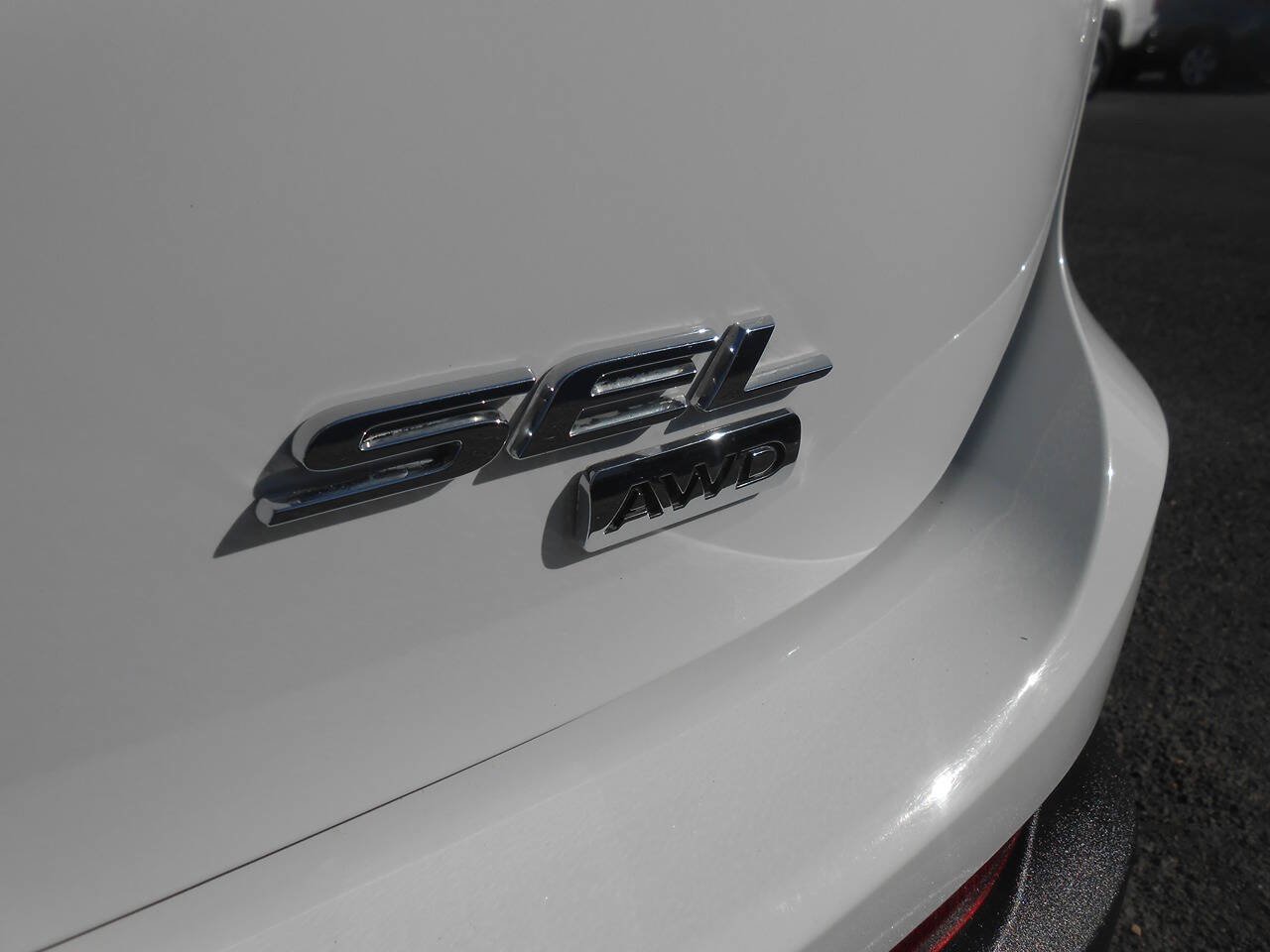 Used 2018 Ford Edge SEL w/ Equipment Group 201A AWD/4WD image 19