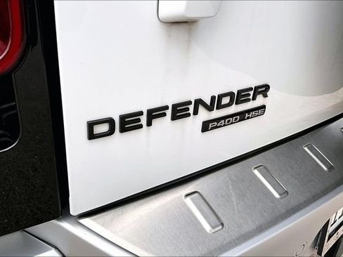 Used 2020 Land Rover Defender 110 HSE AWD/4WD image 8