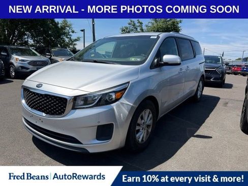Used 2017 Kia Sedona LX w/ LX Essentials Premium Package FWD image 3