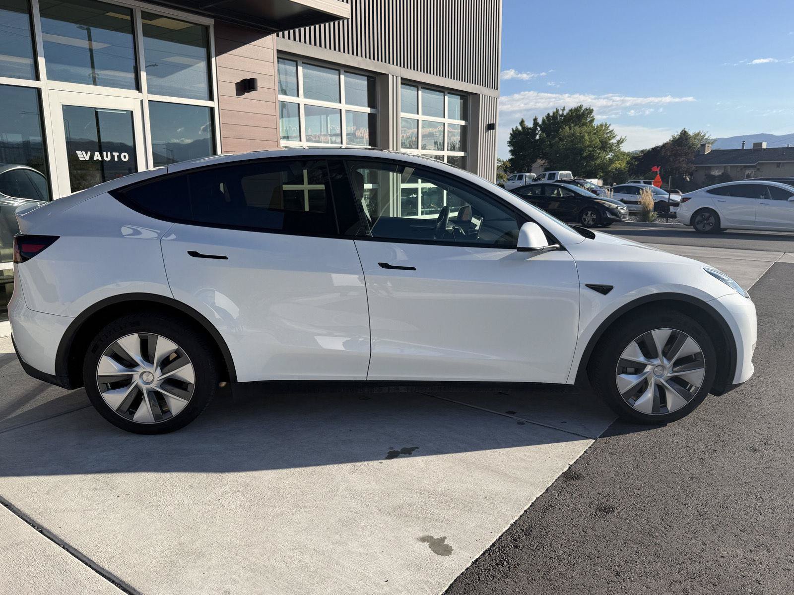 Used 2023 Tesla Model Y Long Range AWD/4WD image 9