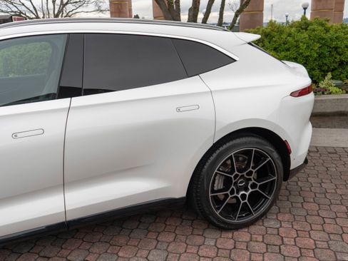 Used 2021 Aston Martin DBX image 45