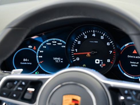 Used 2022 Porsche Cayenne image 19