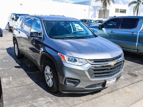 Used 2021 Chevrolet Traverse LS image 3