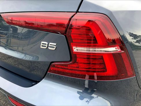 Used 2025 Volvo S60 B5 Plus FWD image 30