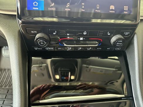 Used 2021 Jeep Grand Cherokee L Limited AWD/4WD image 14