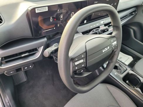 Used 2025 Kia K4 LXS image 24