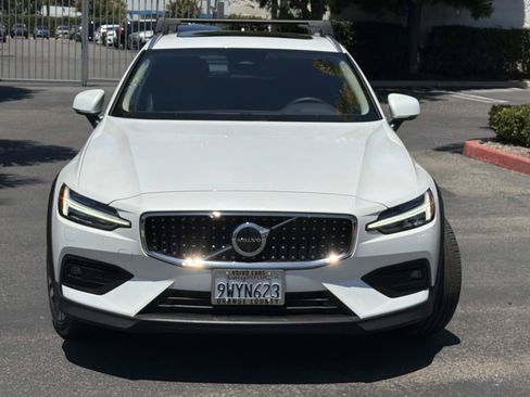 Used 2026 Volvo V60 B5 Cross Country Plus w/ Climate Package AWD/4WD image 2