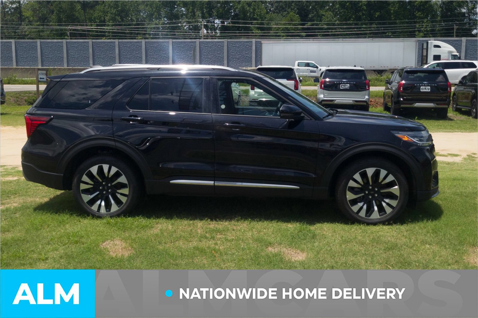Used 2026 Ford Explorer Platinum w/ LUX Leather Package AWD/4WD image 4