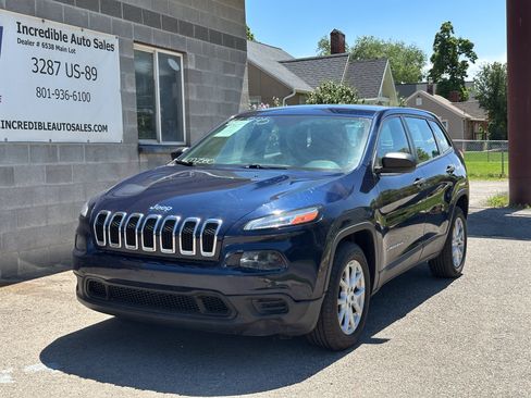 Used 2015 Jeep Cherokee Sport FWD image 2