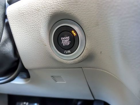 Used 2020 Chrysler Pacifica Limited image 17