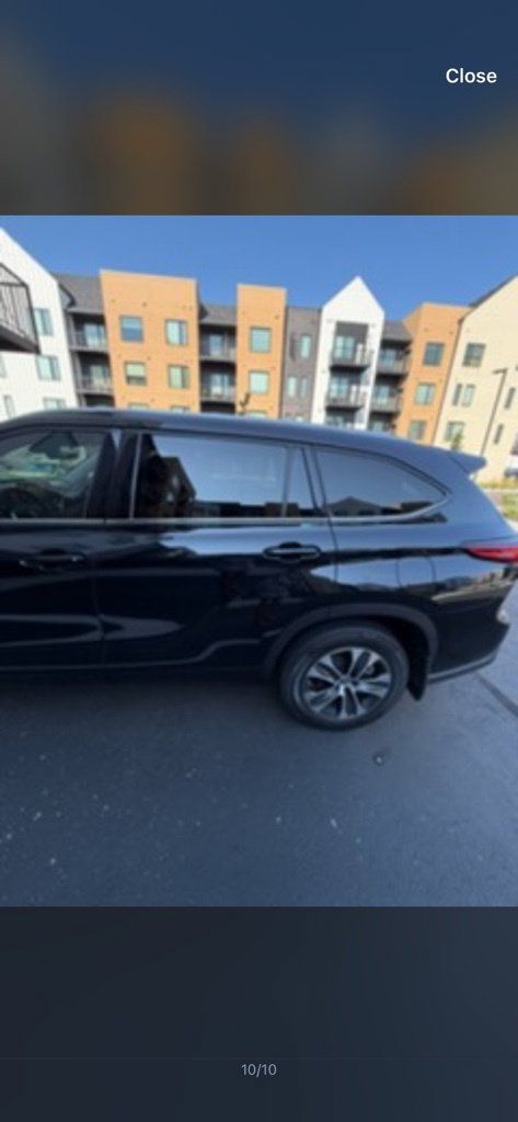 Used 2020 Toyota Highlander XLE AWD/4WD image 3