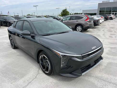 Used 2025 Kia K4 EX FWD image 3