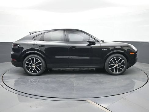 Certified 2024 Porsche Cayenne Coupe AWD/4WD image 24