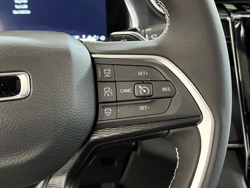 New 2025 Jeep Grand Cherokee Altitude image 17