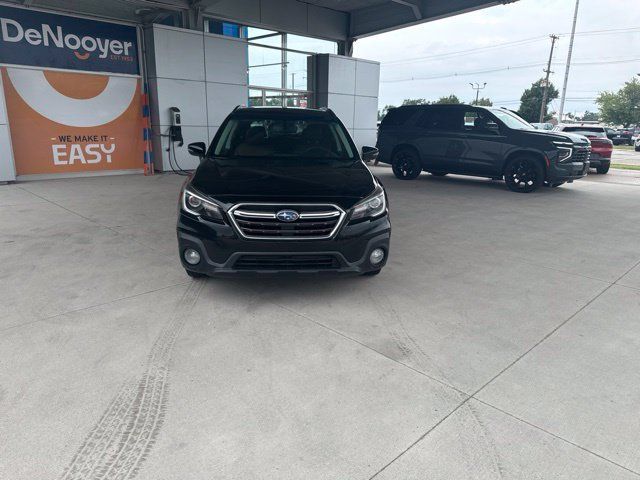Used 2018 Subaru Outback 3.6R Touring AWD/4WD image 2