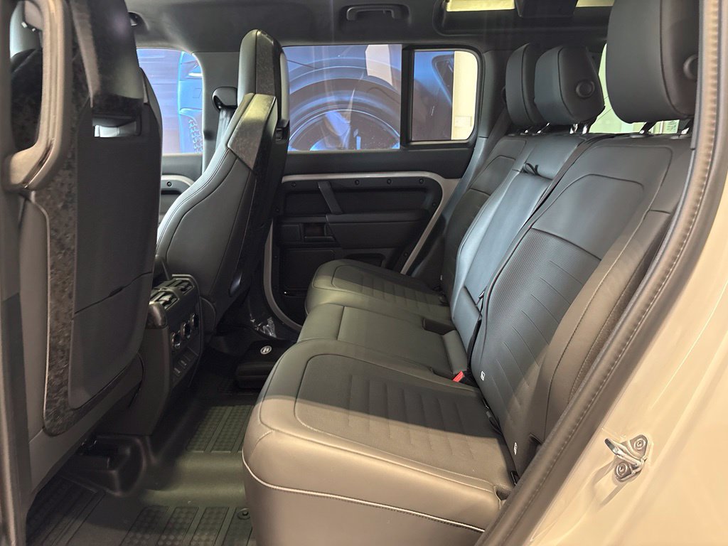 New 2026 Land Rover Defender 110 AWD/4WD image 12