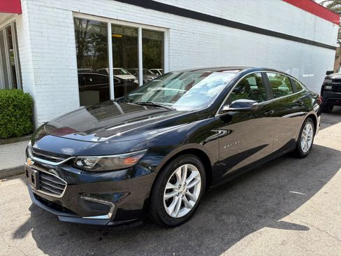 Used 2017 Chevrolet Malibu LT w/ Leather Package image 2