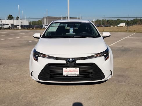 Used 2025 Toyota Corolla LE image 9