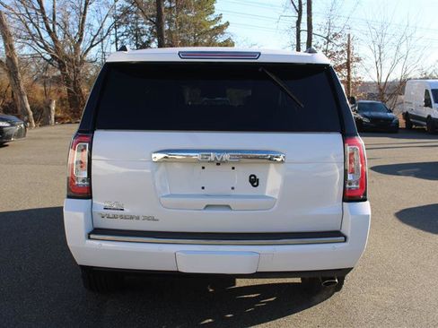 Used 2020 GMC Yukon XL Denali w/ Denali Premium Package image 7