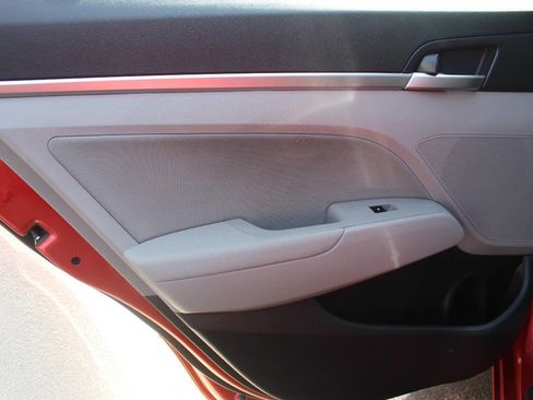 Used 2020 Hyundai Elantra SEL image 15