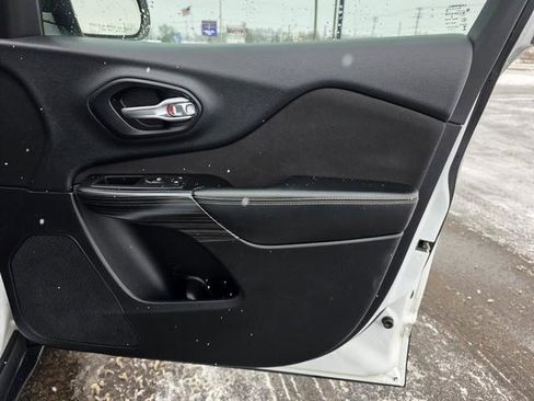 Used 2014 Jeep Cherokee Sport image 26