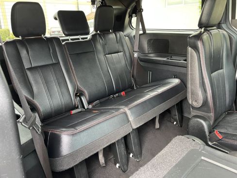 Used 2018 Dodge Grand Caravan GT FWD image 26