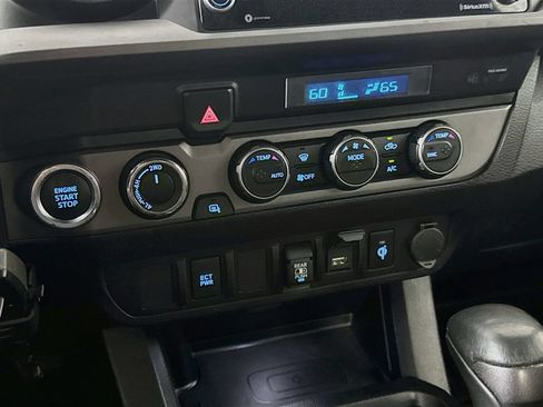 Used 2021 Toyota Tacoma TRD Off-Road AWD/4WD image 18